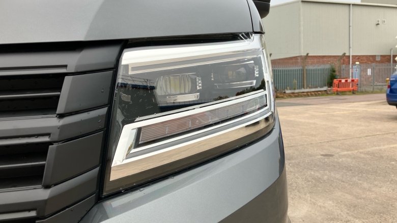 Volkswagen Crafter Cr35 Mwb Diesel Fwd 2.0 TDI 140PS Commerce Plus Low Roof Van